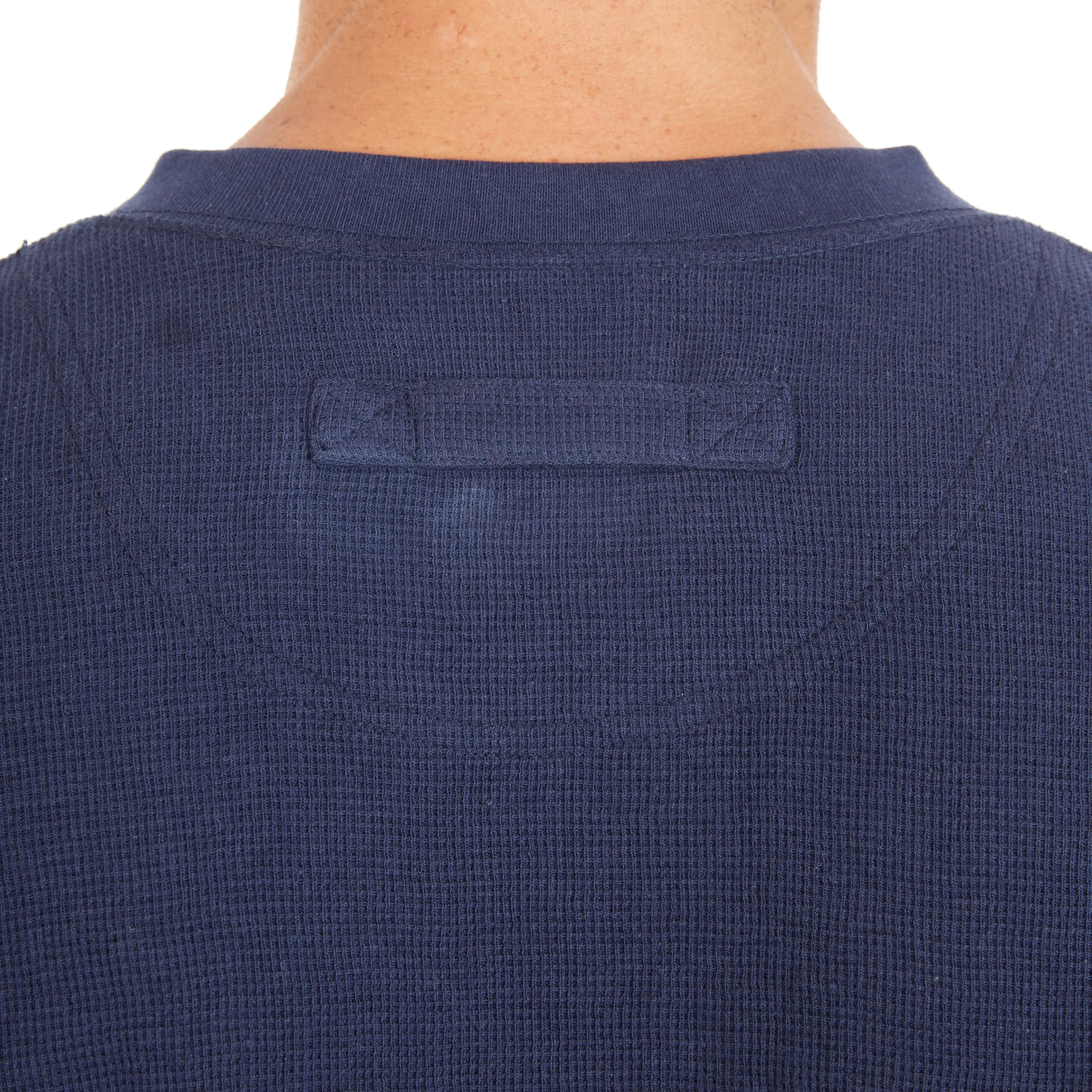 EXTENDED TAIL MINI-THERMAL KNIT HENLEY PULLOVER WITH GUSSET