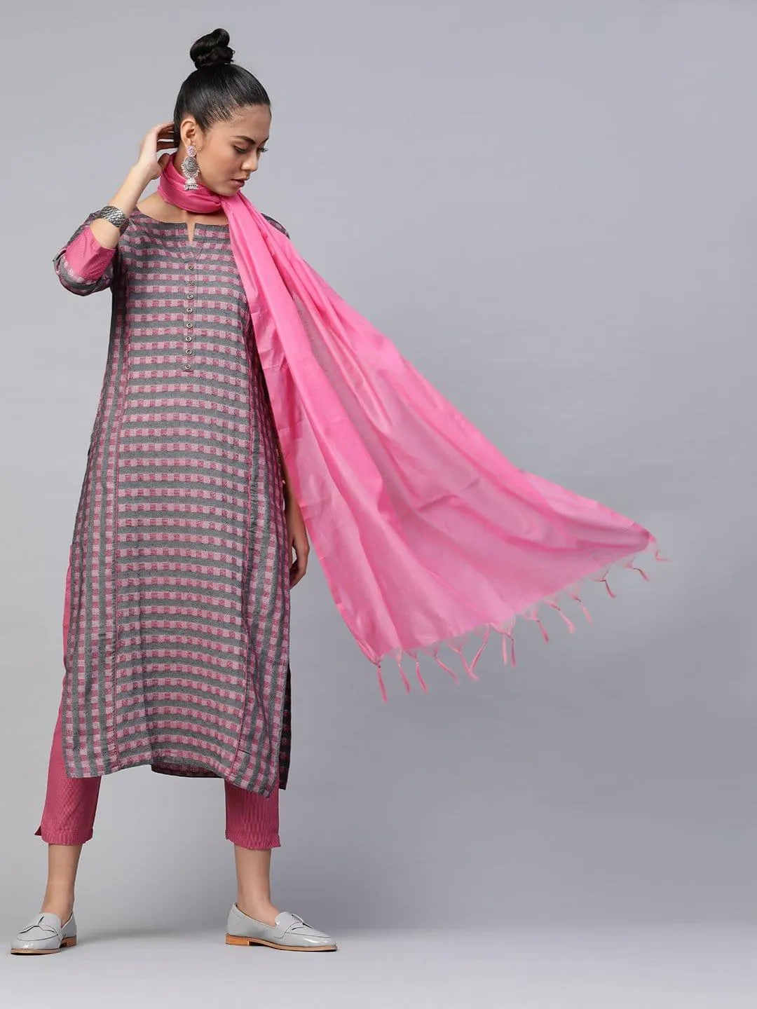 KSUT Grey And Pink Stripe Woven 3/4Th Sleeves Kurta  With Slip On Trouser With Pink Silk Dupatta